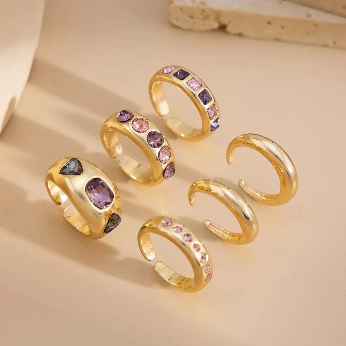 Set van 6 Goudkleurige Ringen met Paarse Zirkoon ƒ?? Verstelbaar & Luxe Afwerking